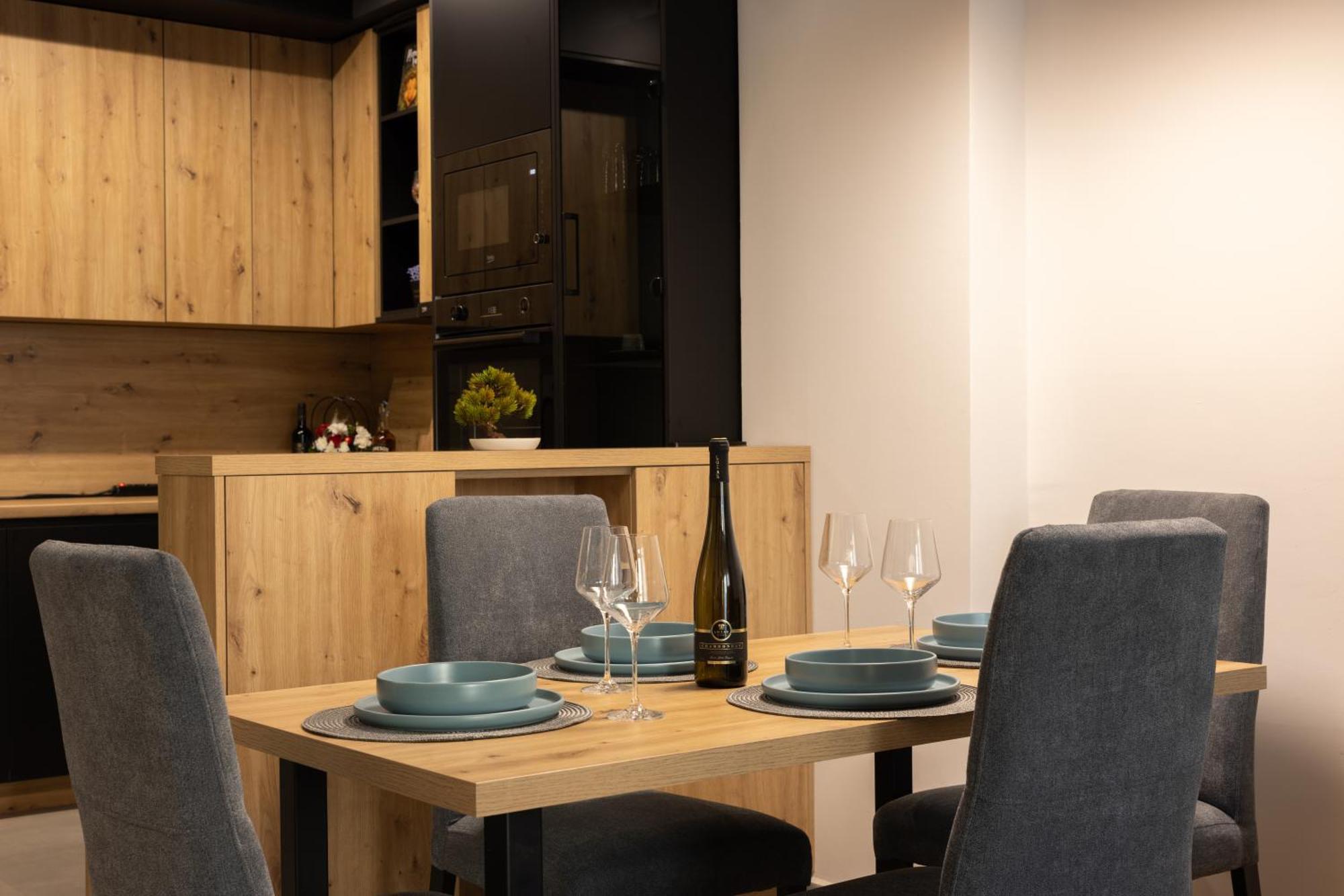 Aleksandra East Gate Living Apartman