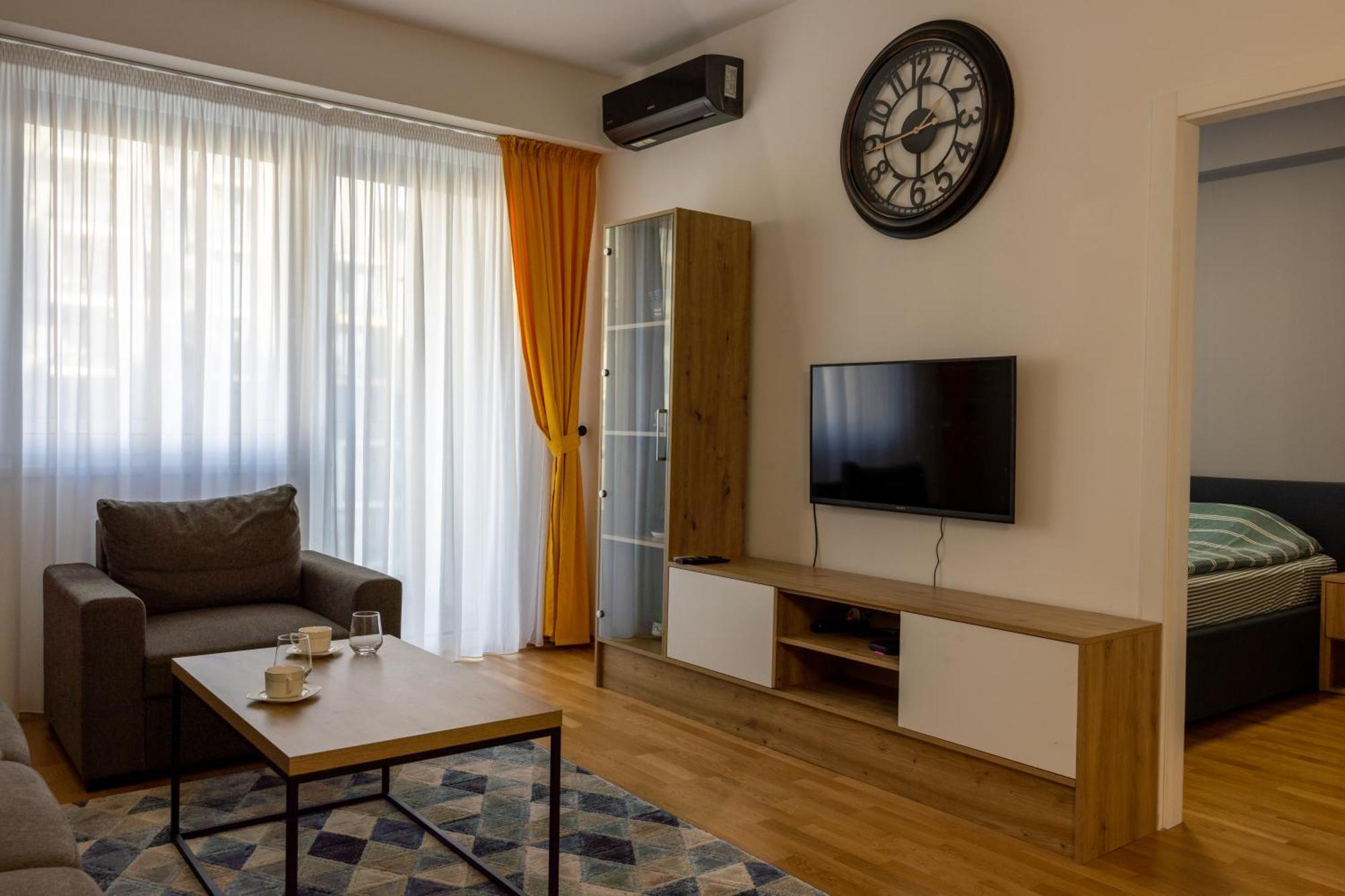Aleksandra East Gate Living Apartman